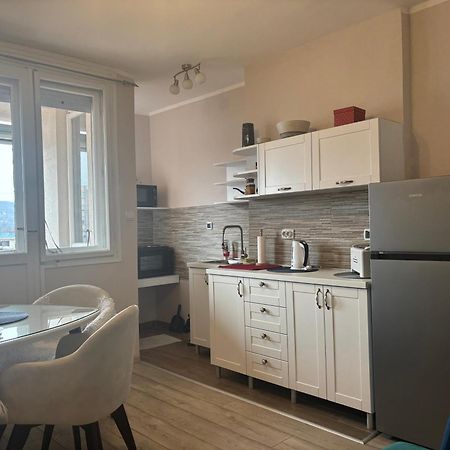 Red Square Apartment بايرت المظهر الخارجي الصورة