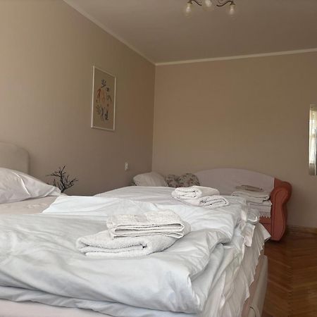Red Square Apartment بايرت المظهر الخارجي الصورة
