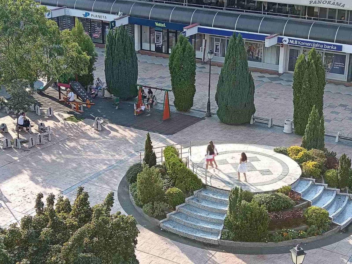 Red Square Apartment بايرت المظهر الخارجي الصورة