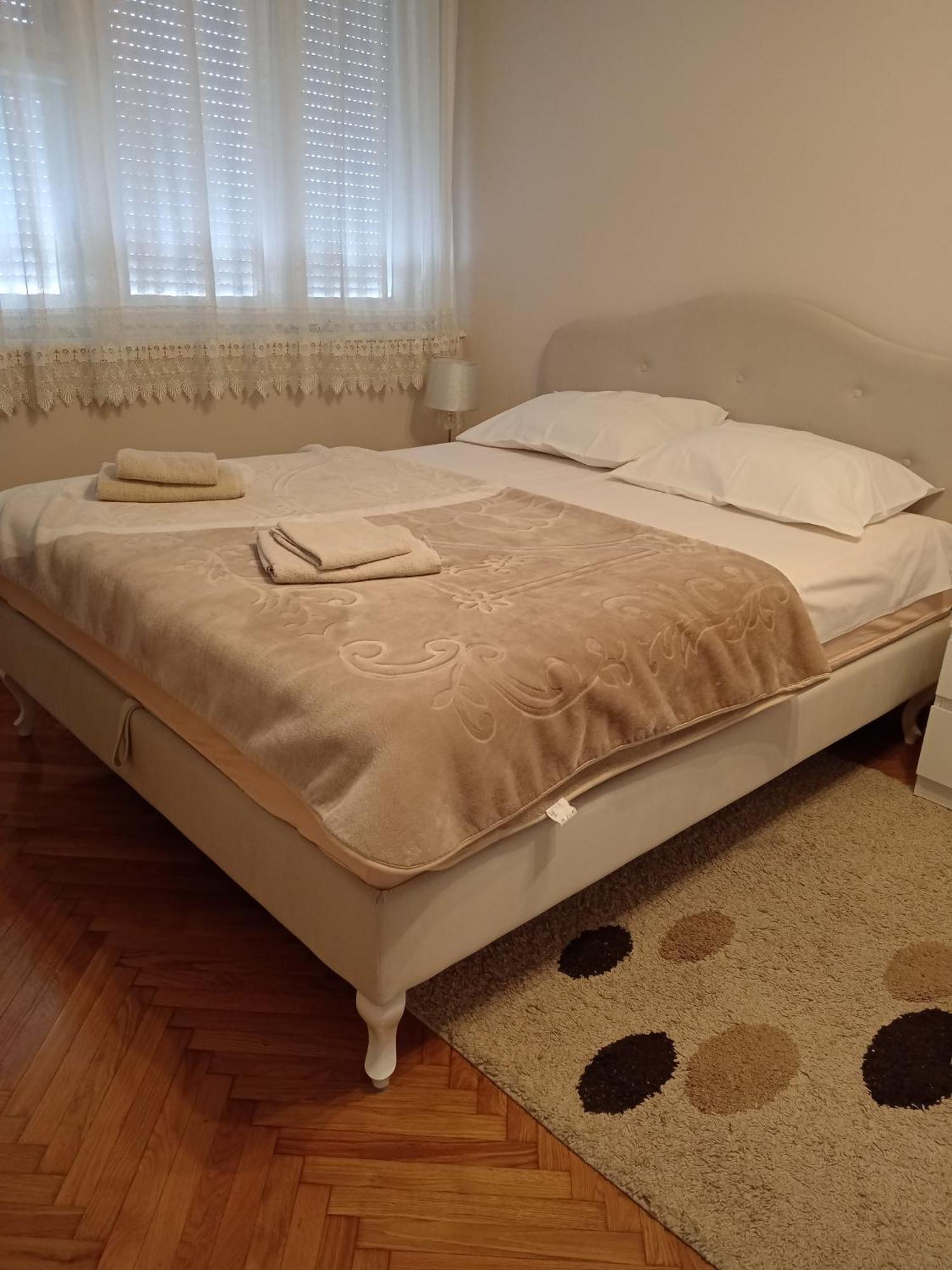 Red Square Apartment بايرت المظهر الخارجي الصورة